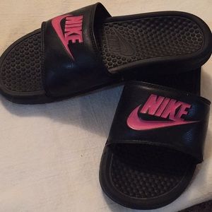 Nike shower shoes